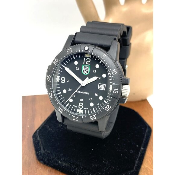 Luminox Men's Watch X2.2001 Sea Bass Navy Seal Swiss Quartz Black Rubber 42mm - Picture 1 of 15